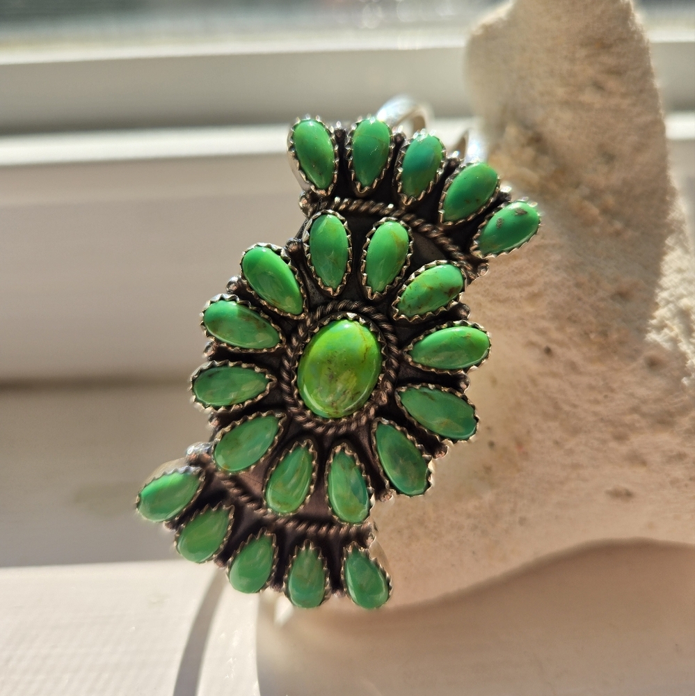 Sterling Silver And Green Mojave Turqoise Southwestern Bracelet - Picture 2 of 7
